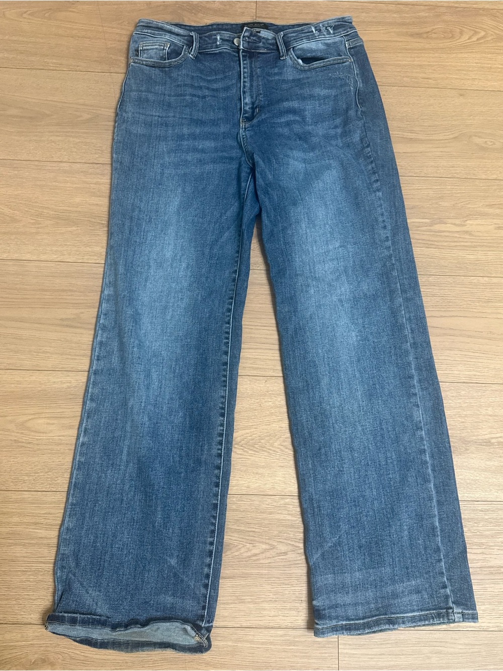 Judy Blue Wide-Leg Jeans in Medium Blue Wash